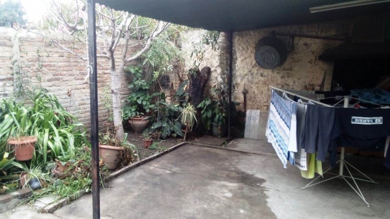 CASA EN VENTA SOBRE AV SANTA ANA 2500