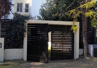 Hermosa CASA/DUPLEX en VENTA Bo Villa Rivera Indarte. 